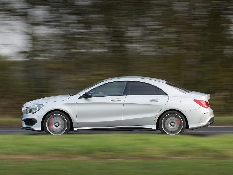  Mercedes-Benz CLA45 AMG 2013 года  (UK) (фото 12 из 30)